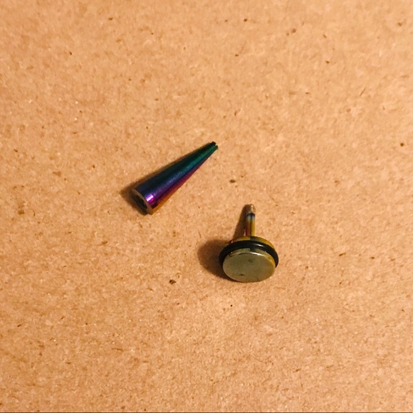 Iridescent Spike Piercing Fake Earplugs Faux Gauge - Picture 5 of 6
